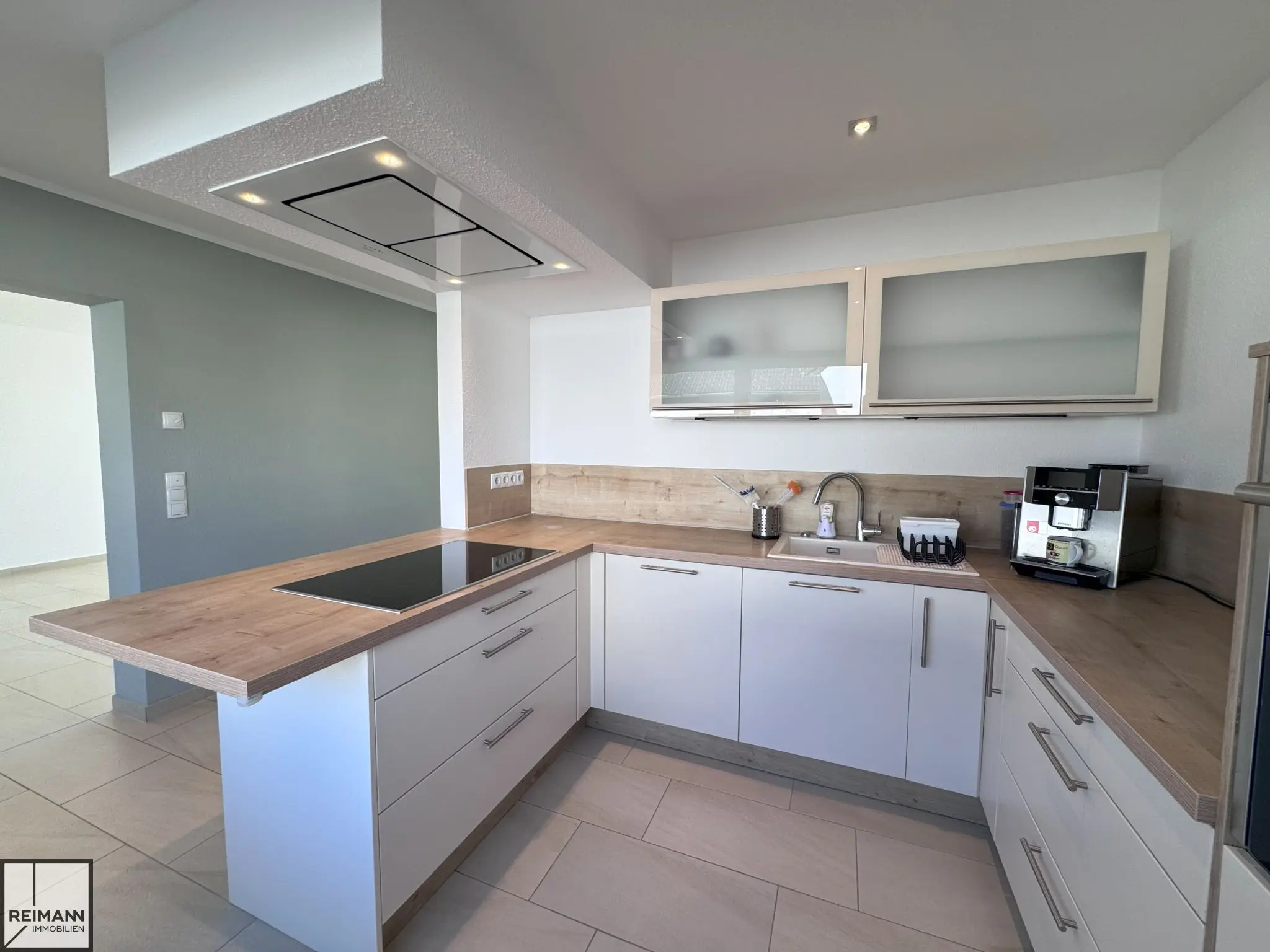 Küche mit Einbauküche