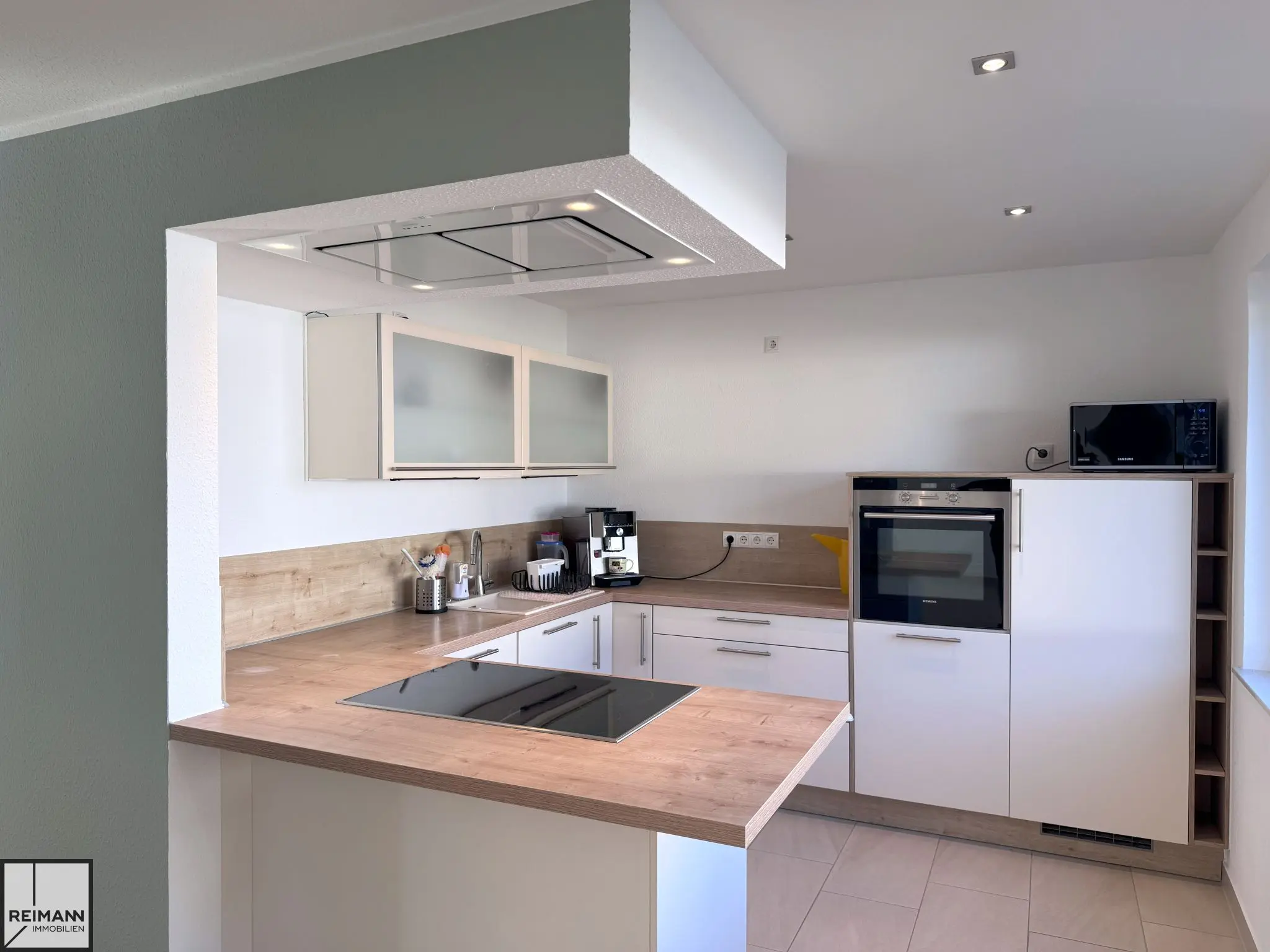 Küche mit Einbauküche
